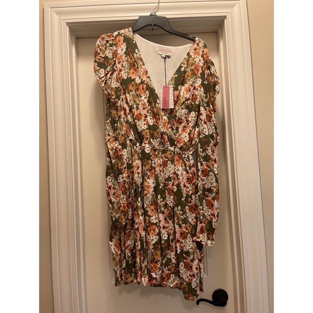 Andree Size Large floral dress